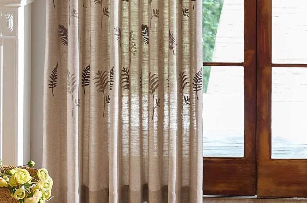 embroidered-curtains-art-on-fabric