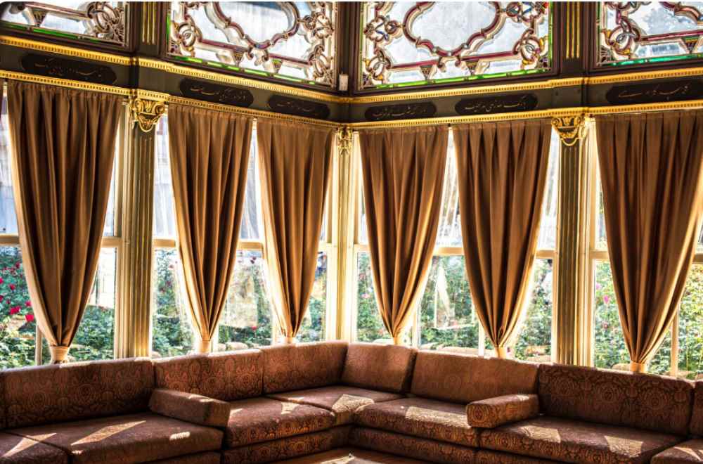 silk-curtains-the-symbol-of-royalty